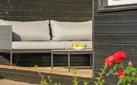 Kaapo - 300M from the Sea: Blå, Busk, Sommerhus, Bunddække, Have, Estate, Skygge, Landscaping, Stuehus, Eco Hotel