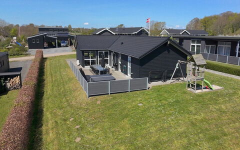 Yakari - 300M from the Sea: Møbel, Indretning, Gulvbelægning, Træ, Etage, Loft, Trægulve, Stol, Bord, Belysning