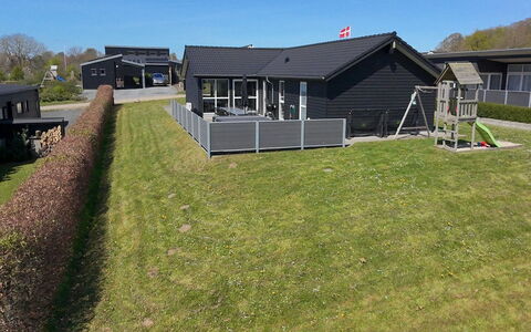 Yakari - 300M from the Sea: Møbel, Indretning, Gulvbelægning, Træ, Etage, Loft, Trægulve, Stol, Bord, Belysning