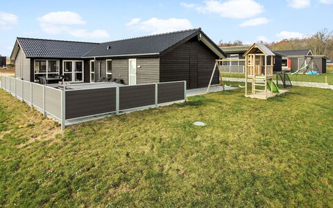 Yakari - 300M from the Sea: Møbel, Indretning, Gulvbelægning, Træ, Etage, Loft, Trægulve, Stol, Bord, Belysning