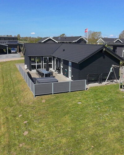Yakari - 300M from the Sea