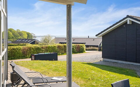 Tenaya - 200M from the Sea: Hus, Tag, Hjem, Sommerhus, Estate, Stuehus, Villa, Veranda, Sidespor