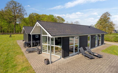 Tenaya - 200M from the Sea: Boligområde, Tag, Forstad, Indkørsel, Estate, Skorsten