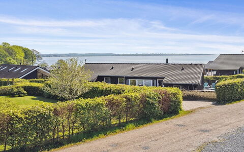Tenaya - 200M from the Sea: Boligområde, Tag, Forstad, Indkørsel, Estate, Skorsten