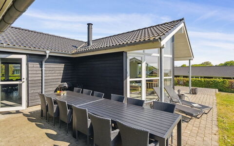 Tenaya - 200M from the Sea: Boligområde, Tag, Forstad, Indkørsel, Estate, Skorsten