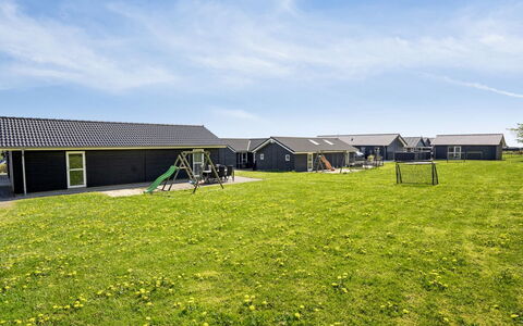Tenaya - 200M from the Sea: Boligområde, Tag, Forstad, Indkørsel, Estate, Skorsten