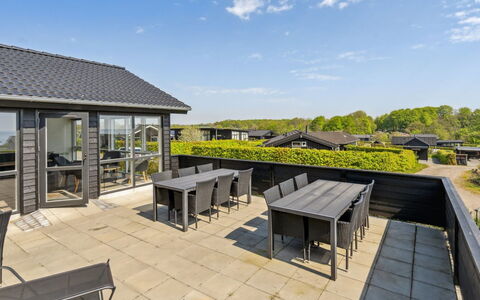 Helina - 180M from the Sea: Blå, Busk, Sommerhus, Bunddække, Have, Estate, Skygge, Landscaping, Stuehus, Eco Hotel