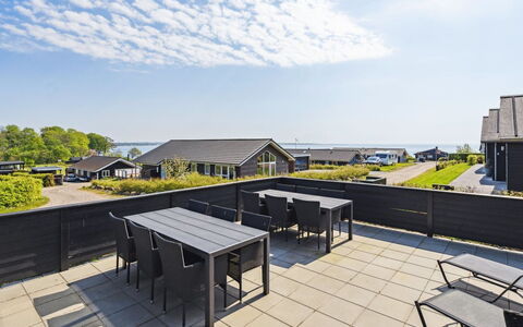 Helina - 180M from the Sea: Blå, Busk, Sommerhus, Bunddække, Have, Estate, Skygge, Landscaping, Stuehus, Eco Hotel