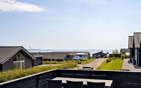 Helina - 180M from the Sea: Blå, Busk, Sommerhus, Bunddække, Have, Estate, Skygge, Landscaping, Stuehus, Eco Hotel