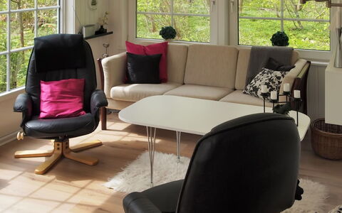 Rigmor - 300M from the Sea: Blå, Busk, Sommerhus, Bunddække, Have, Estate, Skygge, Landscaping, Stuehus, Eco Hotel