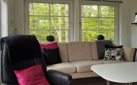 Rigmor - 300M from the Sea: Blå, Busk, Sommerhus, Bunddække, Have, Estate, Skygge, Landscaping, Stuehus, Eco Hotel