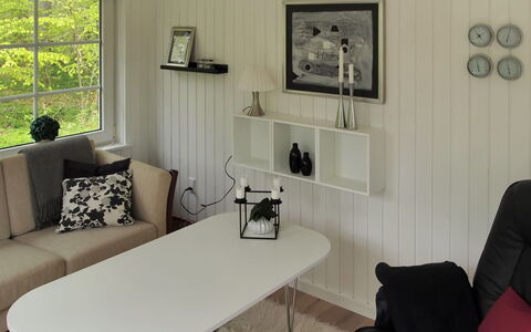 Rigmor - 300M from the Sea: Blå, Busk, Sommerhus, Bunddække, Have, Estate, Skygge, Landscaping, Stuehus, Eco Hotel