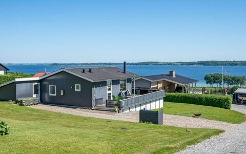 Jenvold - 300M to the Fjord: Tag, Hus, Land Lot, Hjem, Sommerhus, Estate, Garden Bygninger, Skygge, Bjælkehytte, Landscaping