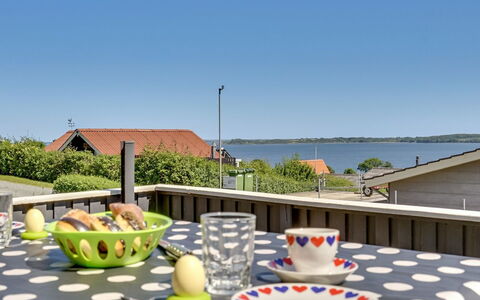 Jenvold - 300M to the Fjord: Tag, Hus, Land Lot, Hjem, Sommerhus, Estate, Garden Bygninger, Skygge, Bjælkehytte, Landscaping