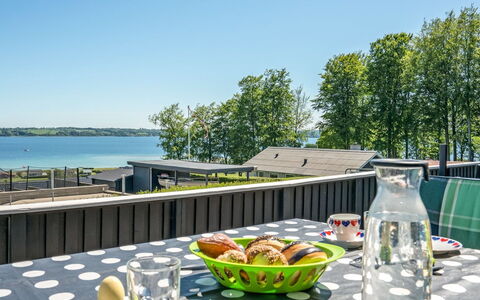 Jenvold - 300M to the Fjord: Tag, Hus, Land Lot, Hjem, Sommerhus, Estate, Garden Bygninger, Skygge, Bjælkehytte, Landscaping