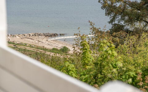 Alya - 200M from the Sea: Hus, Tag, Hjem, Sommerhus, Estate, Stuehus, Villa, Veranda, Sidespor