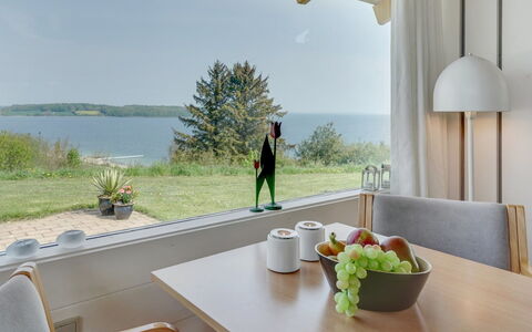 Alya - 200M from the Sea: Blå, Busk, Sommerhus, Bunddække, Have, Estate, Skygge, Landscaping, Stuehus, Eco Hotel
