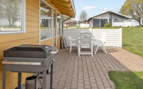 Alya - 200M from the Sea: Blå, Busk, Sommerhus, Bunddække, Have, Estate, Skygge, Landscaping, Stuehus, Eco Hotel