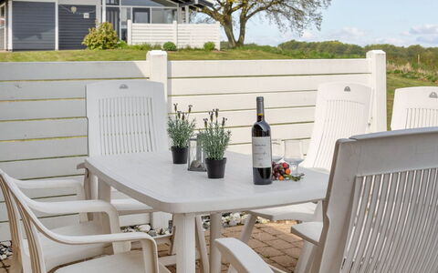 Alya - 200M from the Sea: Blå, Busk, Sommerhus, Bunddække, Have, Estate, Skygge, Landscaping, Stuehus, Eco Hotel