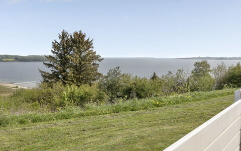 Alya - 200M from the Sea: Blå, Busk, Sommerhus, Bunddække, Have, Estate, Skygge, Landscaping, Stuehus, Eco Hotel