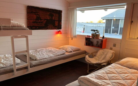Ditte - 300M from the Sea: Træ, Indretning, Møbel, Værelse, Loft, Bejdse, Komfort, Seng, Hårdttræ, Soveværelse