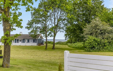 Ditte - 300M from the Sea: Lawn, Sommerhus, Skygge, Hegn, Have, Landscaping, Sidespor, Home Fencing, Gård, Stakit