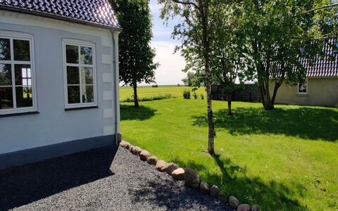Juuso - 20Km from the Sea: Hjem, Hus, Sommerhus, Indkørsel, Lawn, Have, Estate, Landscaping, Sidespor, Gård