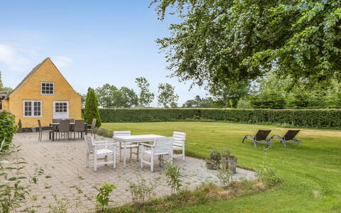 Ilsa - 9.8Km from the Sea: Græs, Busk, Land Lot, Hus, Sommerhus, Hjem, Have, Estate, Lawn, Stuehus