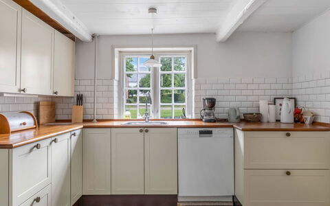 Ilsa - 9.8Km from the Sea: Køkken, Gulvbelægning, Cabinetry, Køkken Apparat, Countertop, Indretning, Etage, Større Bandage, Skuffe, Skab
