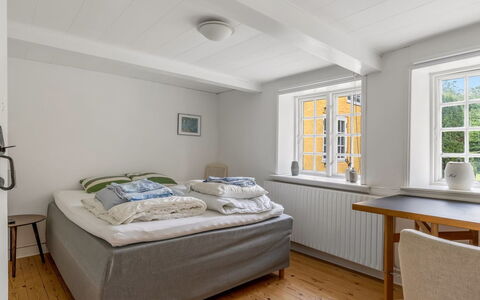Ilsa - 9.8Km from the Sea: Træ, Indretning, Gulvbelægning, Etage, Møbel, Soveværelse, Seng, Loft, Hjem, Værelse