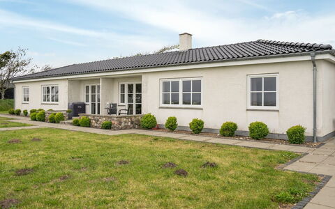 Annagrete - 12Km from the Sea: Boligområde, Tag, Forstad, Indkørsel, Estate, Skorsten