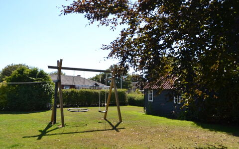 Nita - 24Km from the Sea: Blå, Busk, Sommerhus, Bunddække, Have, Estate, Skygge, Landscaping, Stuehus, Eco Hotel