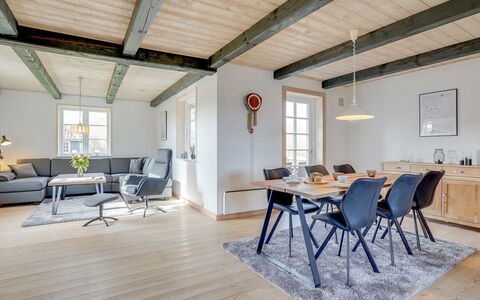 Nita - 24Km from the Sea: Blå, Busk, Sommerhus, Bunddække, Have, Estate, Skygge, Landscaping, Stuehus, Eco Hotel