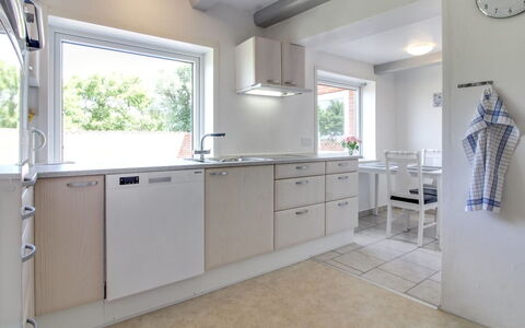 Skarpe: Køkken, Countertop, Indretning, Køkken Apparat, Gulvbelægning, Cabinetry, Loft, Større Bandage, Etage, Køkkenvask