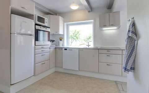 Skarpe: Køkken, Countertop, Køkken Apparat, Indretning, Cabinetry, Gulvbelægning, Loft, Større Bandage, Etage, Møbel