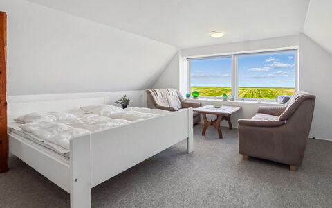 Skarpe: Soveværelse, Loft, Indretning, Etage, Gulvbelægning, Seng, Møbel, Hjem, Værelse, Sengetøj