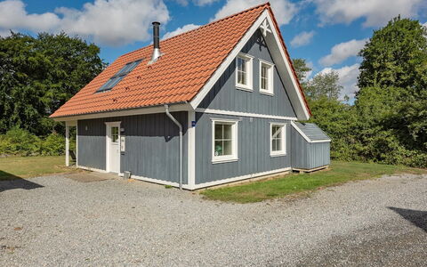 Fausta - 150M to the Fjord: Hus, Hjem, Tag, Boligområde, Sommerhus, Estate, Stuehus, Lawn, Landscaping, Sidespor