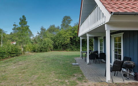 Fausta - 150M to the Fjord: Hus, Hjem, Tag, Boligområde, Sommerhus, Estate, Stuehus, Lawn, Landscaping, Sidespor