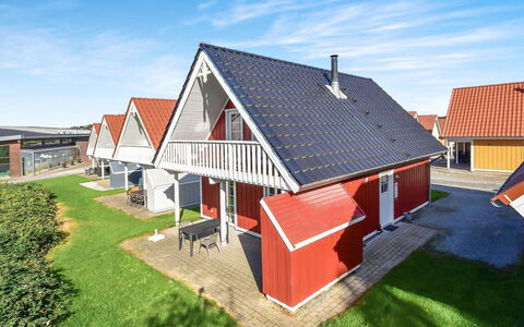 Uffe - 100M to the Fjord: Bygning, Hus, Vindue, Hjem, Tag, Boligområde, Busk, Sommerhus, Land Lot