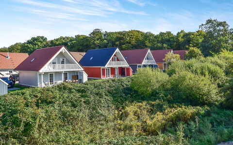 Uffe - 100M to the Fjord: Bygning, Hus, Vindue, Hjem, Tag, Boligområde, Busk, Sommerhus, Land Lot