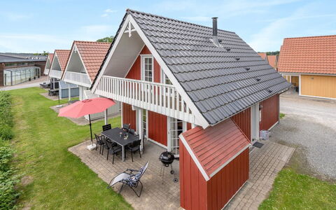 Uffe - 100M to the Fjord: Bygning, Hus, Vindue, Hjem, Tag, Boligområde, Busk, Sommerhus, Land Lot