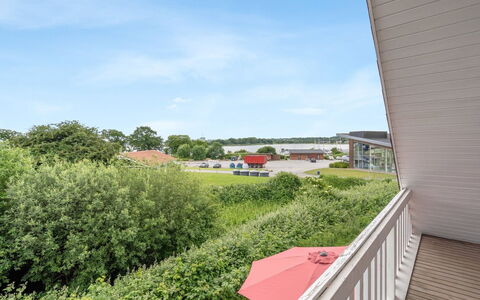 Uffe - 100M to the Fjord: Bygning, Hus, Vindue, Hjem, Tag, Boligområde, Busk, Sommerhus, Land Lot
