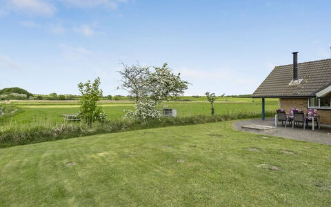 Sigbritt - 100M from the Sea: Himmel, Græs, Grøn, Græs-, Almindeligt, Land Lot, Landdistrikt, Sommerhus, Lawn