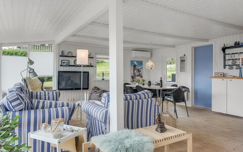 Elain - from the Sea: Træ, Møbel, Hjem, Dør, Veranda, Stol, Sommerhus, Skygge, Dæk, Udendørs Struktur