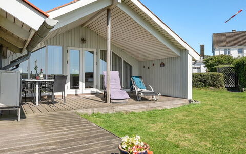 Katrina - 50M to the Fjord: Tag, Hus, Land Lot, Hjem, Sommerhus, Estate, Garden Bygninger, Skygge, Bjælkehytte, Landscaping