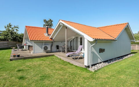 Katrina - 50M to the Fjord: Møbel, Bord, Udendørs Møbler, Udendørs Bord, Stol, Bejdse, Skygge, Backyard, Sommerhus, Køkken & Spisebord