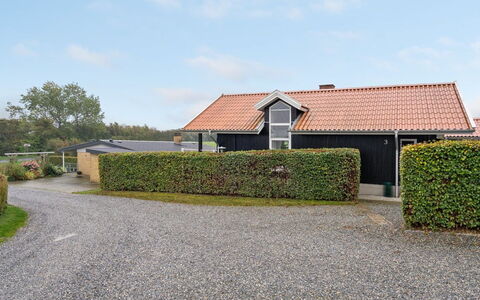 Nica - 100M from the Sea: Tag, Hus, Hjem, Sommerhus, Sidespor, Estate, Indkørsel, Garden Bygninger, Gård, Skur