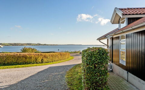 Nica - 100M from the Sea: Tag, Hus, Hjem, Sommerhus, Sidespor, Estate, Indkørsel, Garden Bygninger, Gård, Skur