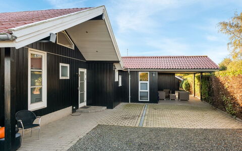 Nica - 100M from the Sea: Tag, Hus, Hjem, Sommerhus, Sidespor, Estate, Indkørsel, Garden Bygninger, Gård, Skur