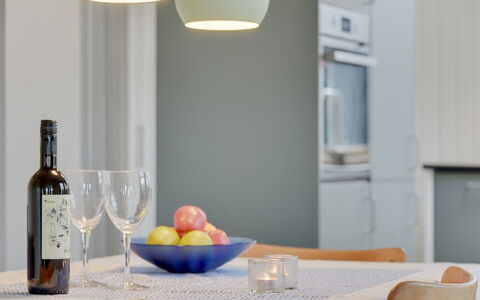 Roar - 500M from the Sea: Indretning, Møbel, Bordservice, Loft, Lysarmatur, Værelse, Lampeskærm, Glas, Frugt, Køkken